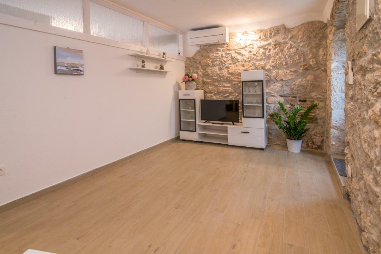 Apartments Tara Vrbnik Bagian luar foto
