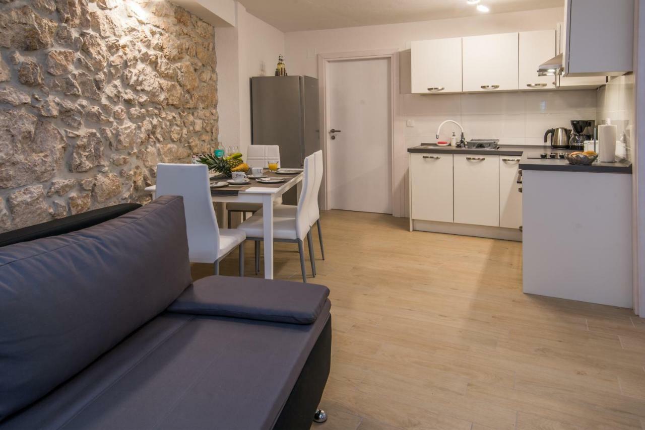Apartments Tara Vrbnik Bagian luar foto
