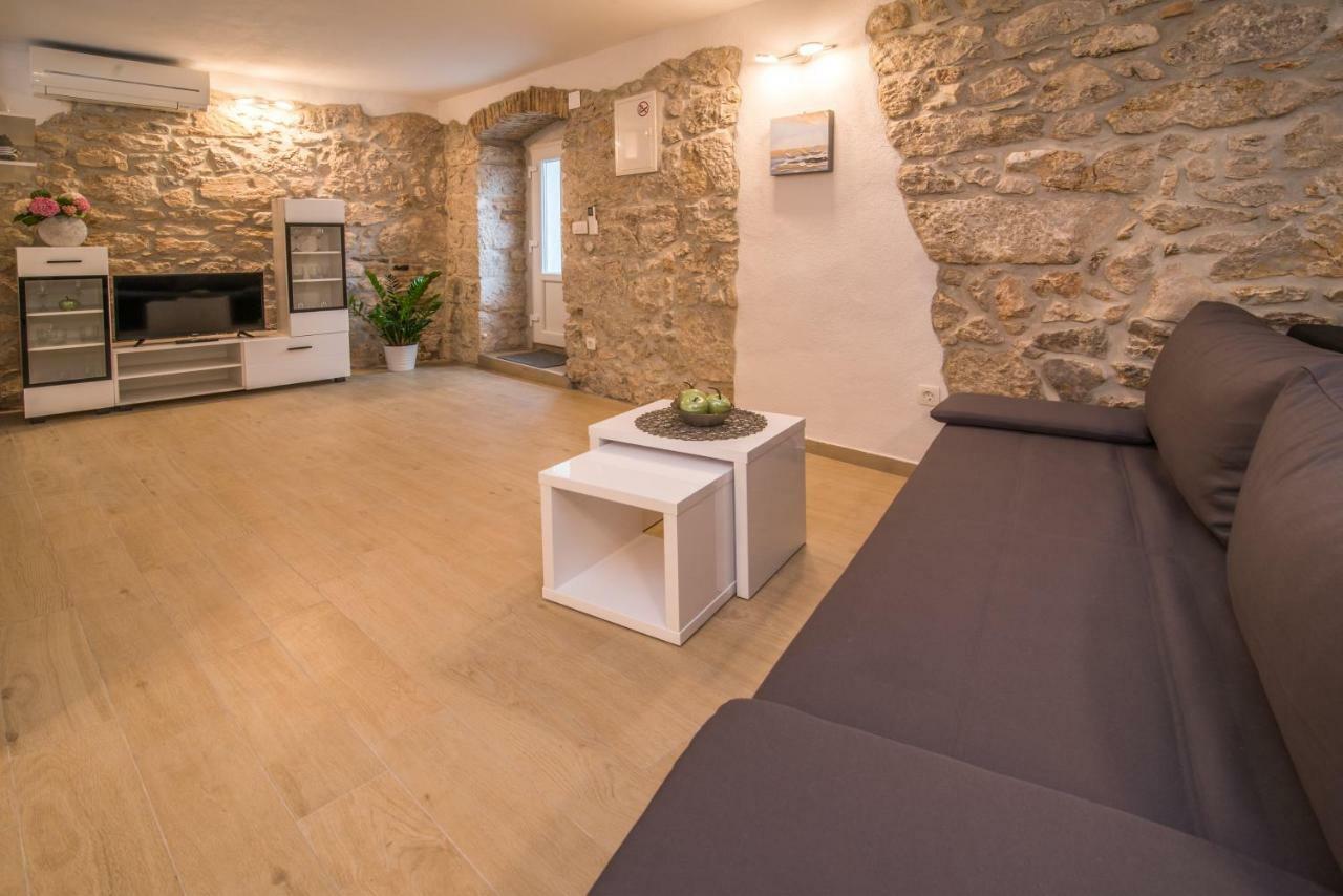 Apartments Tara Vrbnik Bagian luar foto