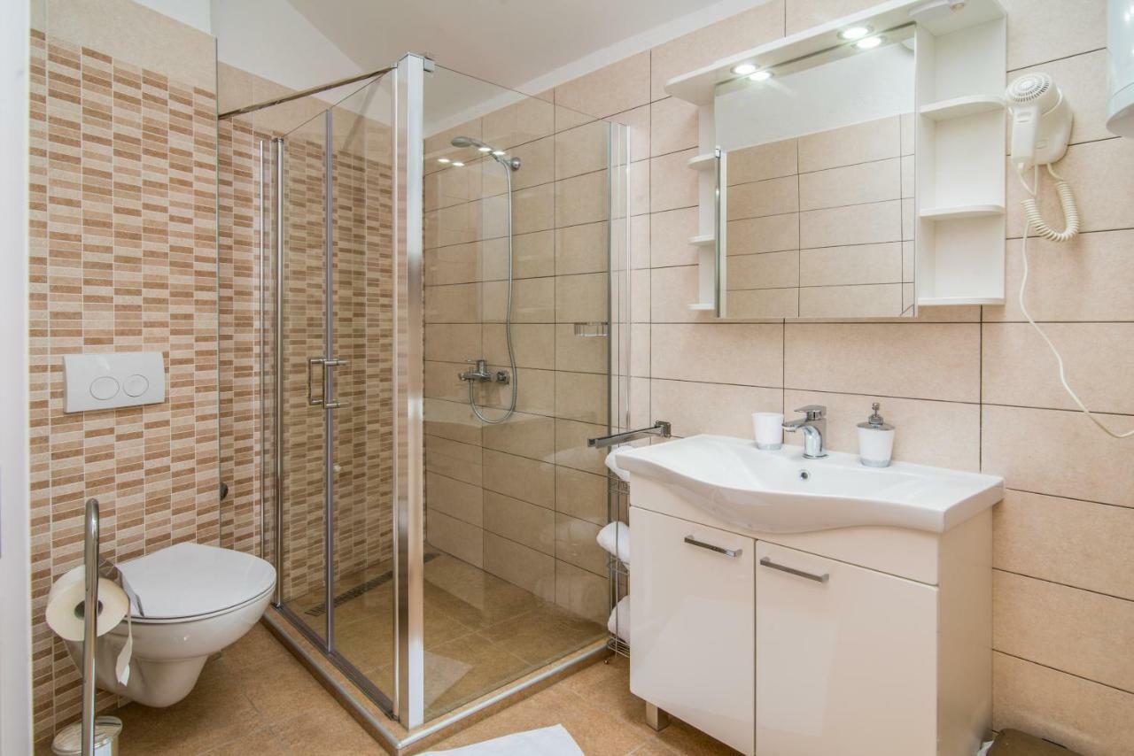 Apartments Tara Vrbnik Bagian luar foto